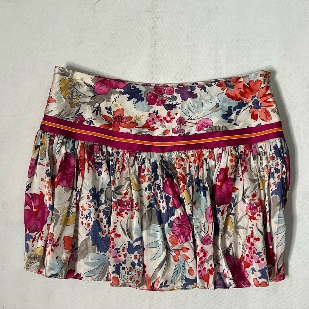 - Fray silk satin white pink floral mini skirt